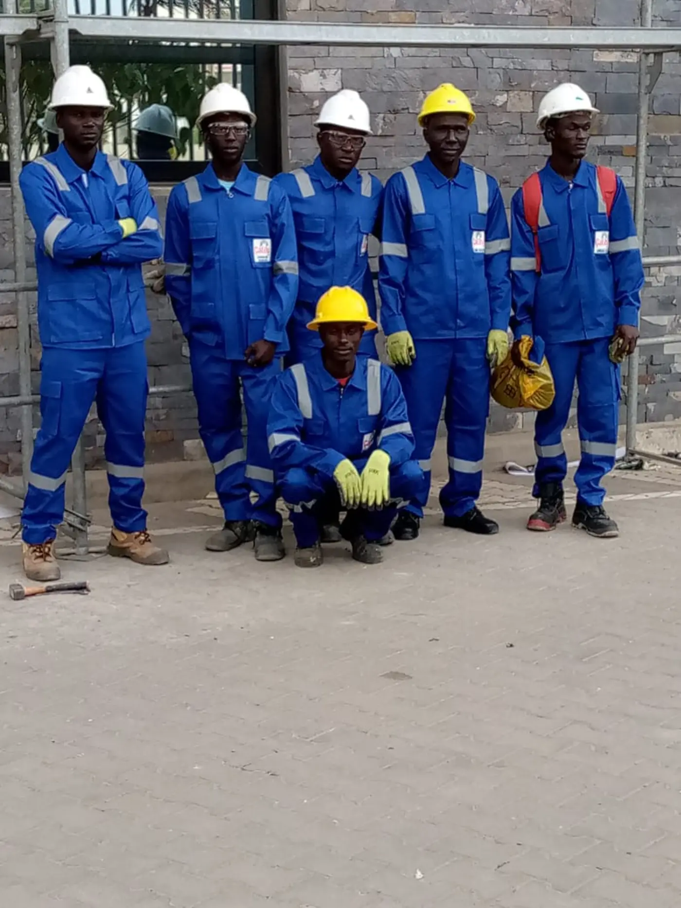 Équipe Caliha équipée en tenue de sécurité sur un chantier